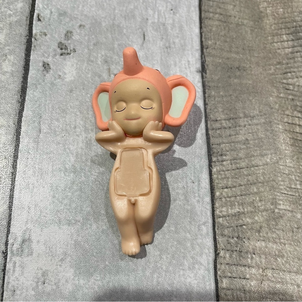 Sonny Angel Hippers Sleeping Dreaming Series Elephant Animal attach me mini
